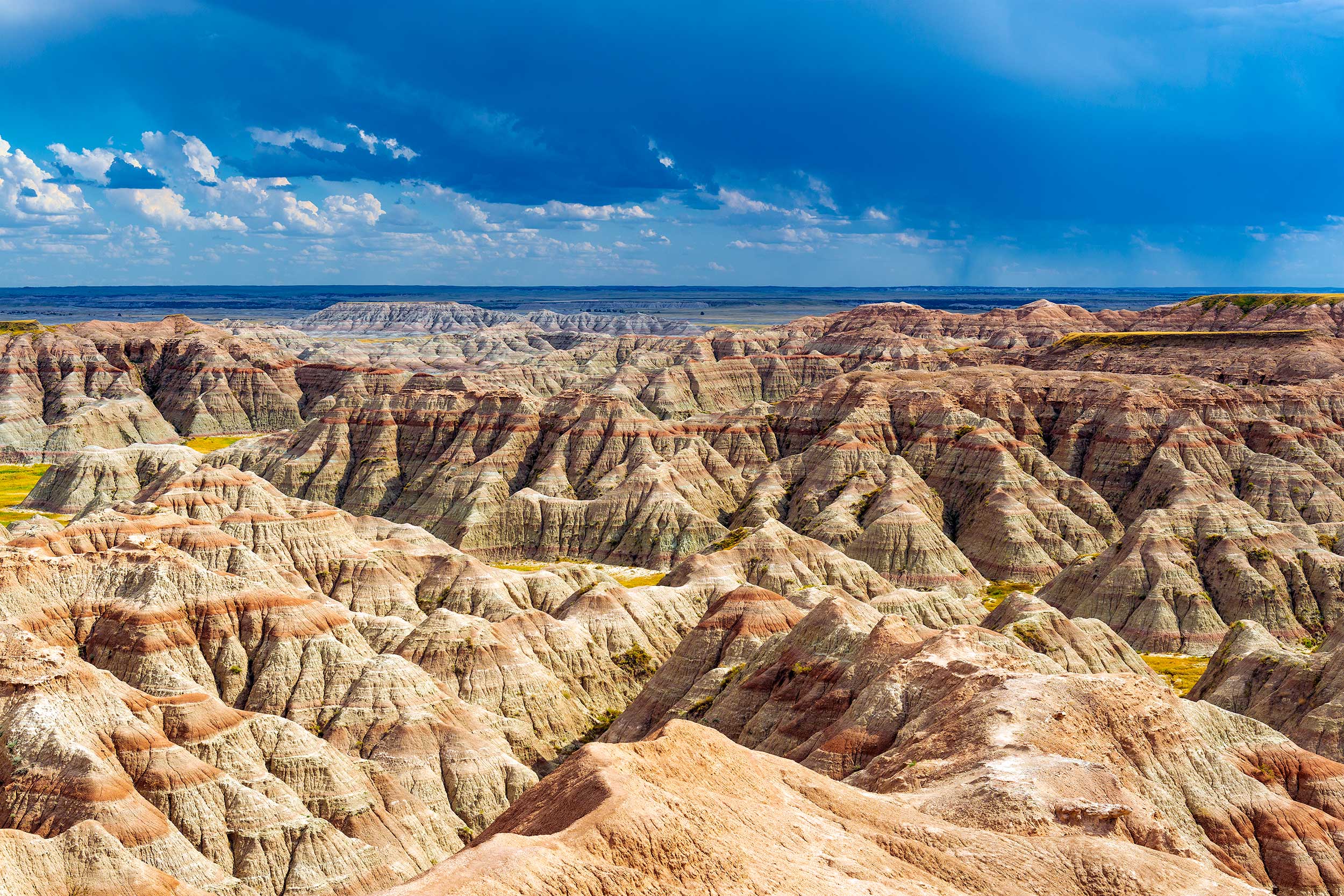 Thunderstorm-in-Badlands-National-Park-South-Dakota
