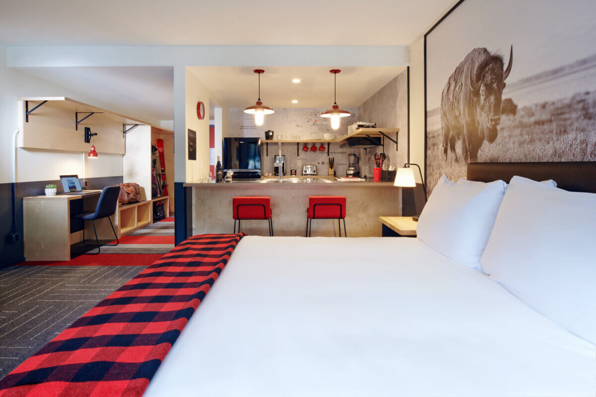 King Studio with Kitchen Bed, Kitchen, Desk, Hallway